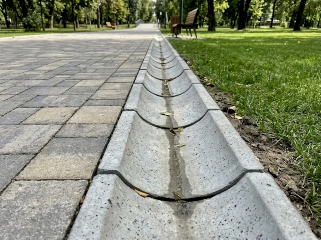 Beton Yağmur Oluğu 25x25x9 cm 3